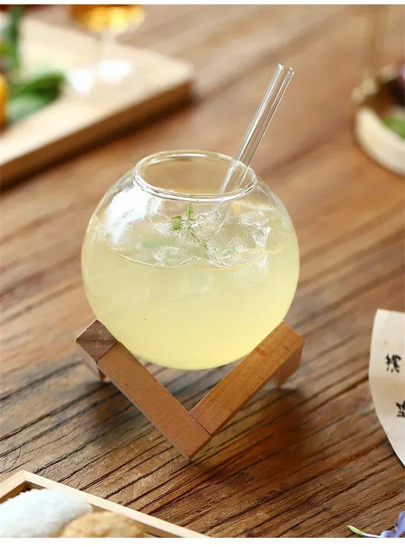 Bicchiere da cocktail con sedile inferiore in legno e cannuccia Vetreria sferica creativa Bicchiere da bevanda Bicchiere da succo di frullato Bar Cucina