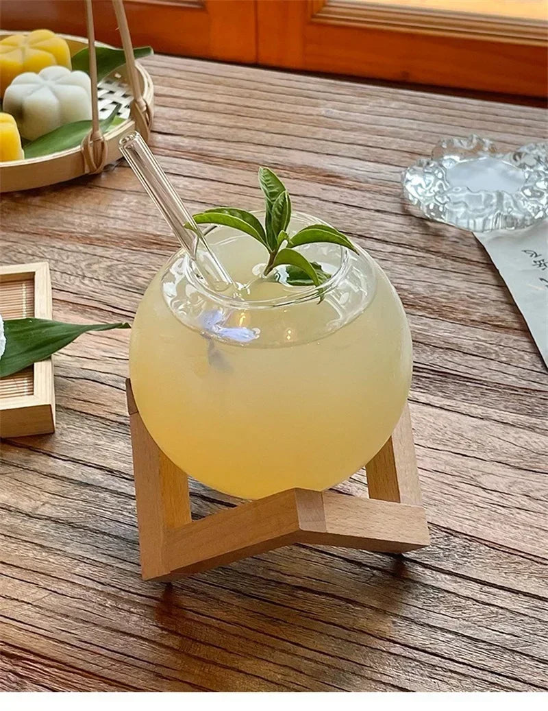 Bicchiere da cocktail con sedile inferiore in legno e cannuccia Vetreria sferica creativa Bicchiere da bevanda Bicchiere da succo di frullato Bar Cucina