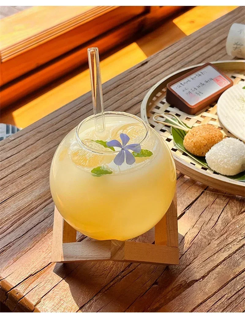Bicchiere da cocktail con sedile inferiore in legno e cannuccia Vetreria sferica creativa Bicchiere da bevanda Bicchiere da succo di frullato Bar Cucina